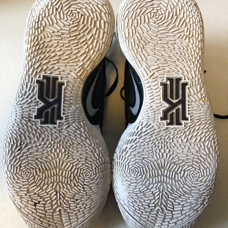 Kyrie 2024 4 outsole