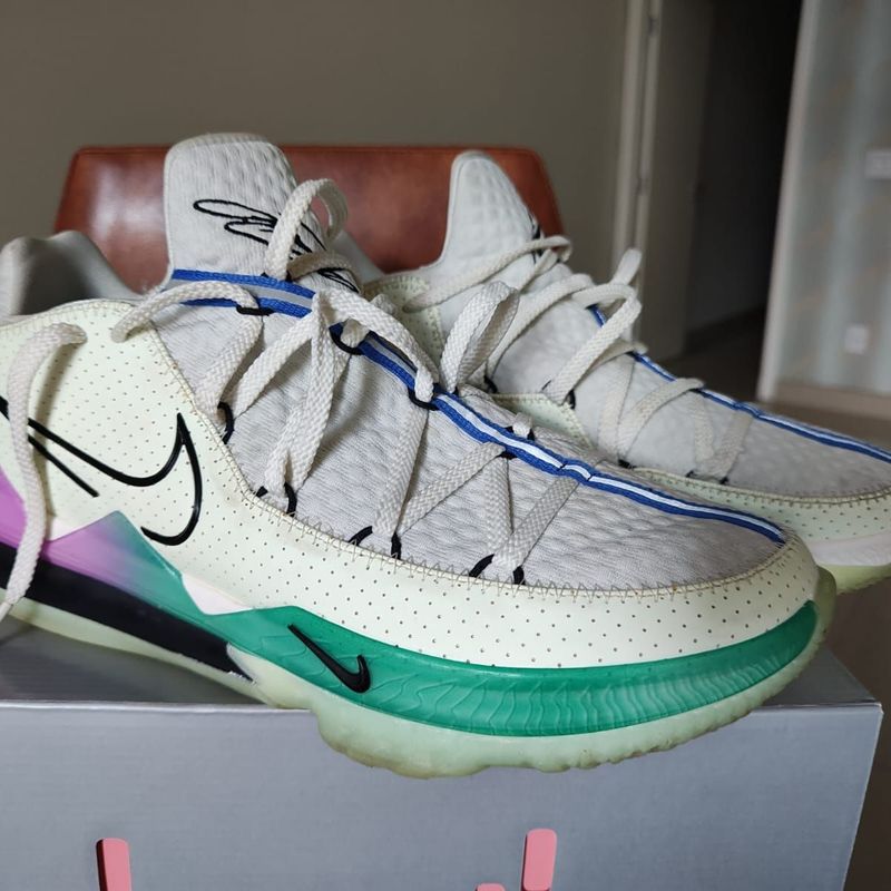 NIKE LEBRON 17 low