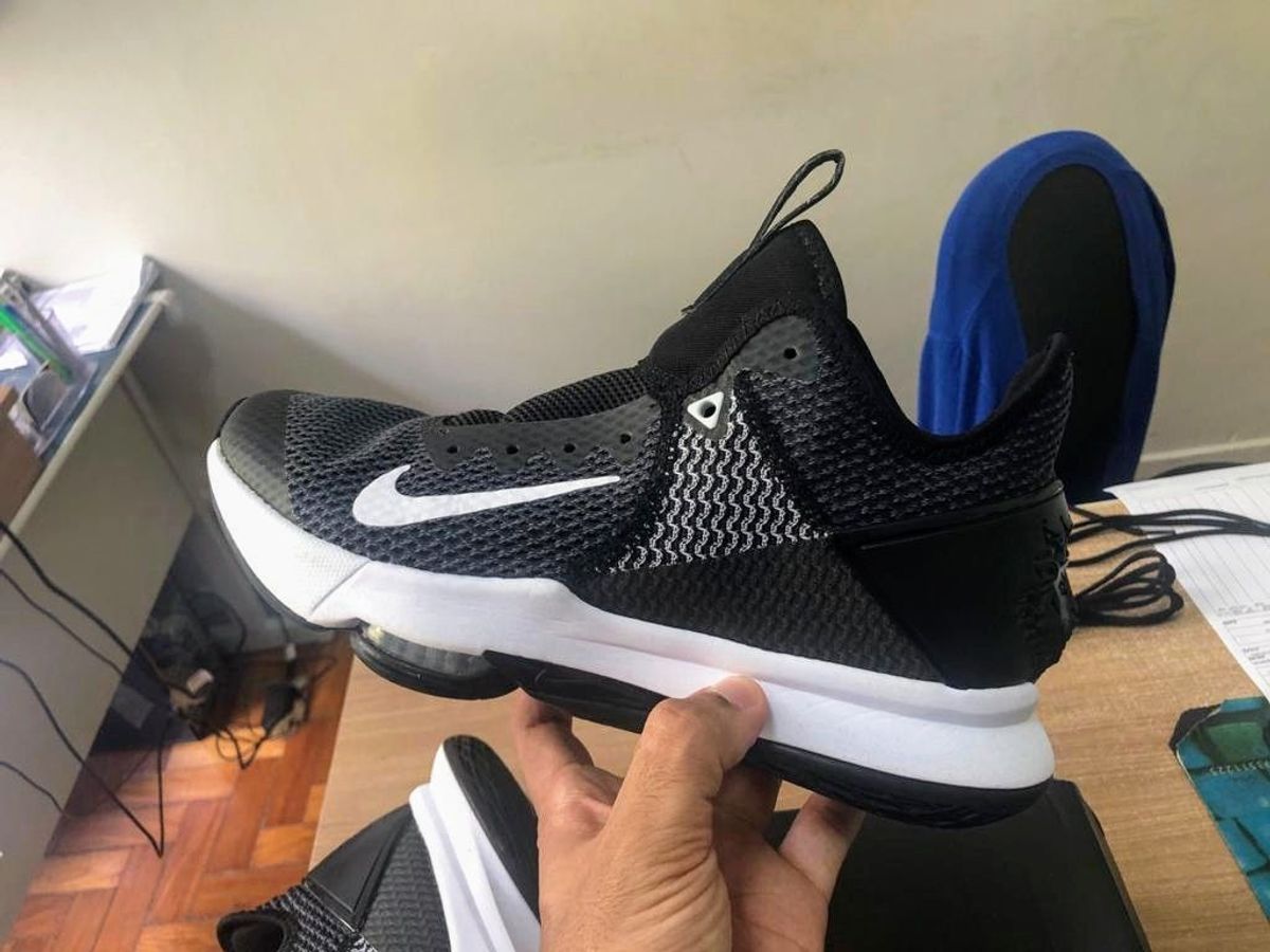 tenis nike witness