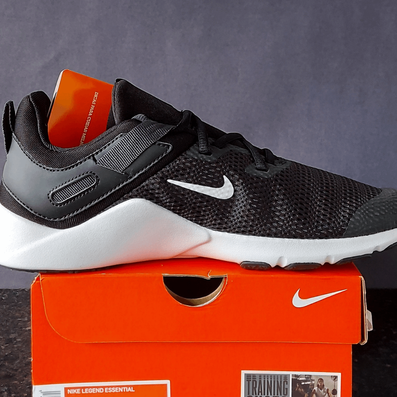 Nike store essential trainer