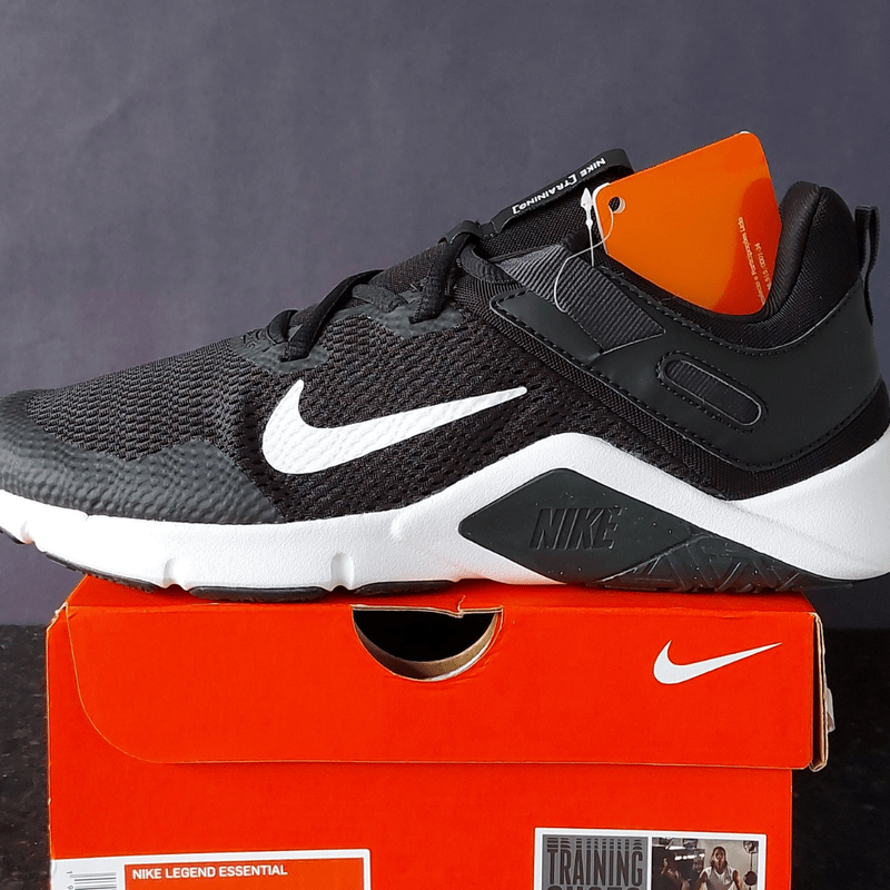 Nike essential hot sale trainer