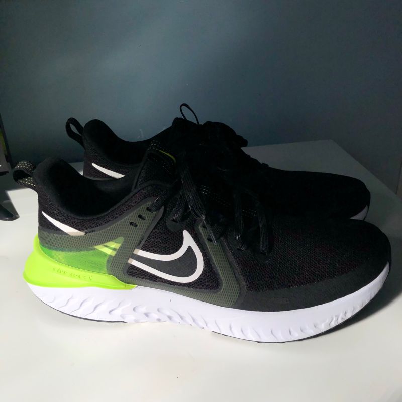 Nike legend react store junior