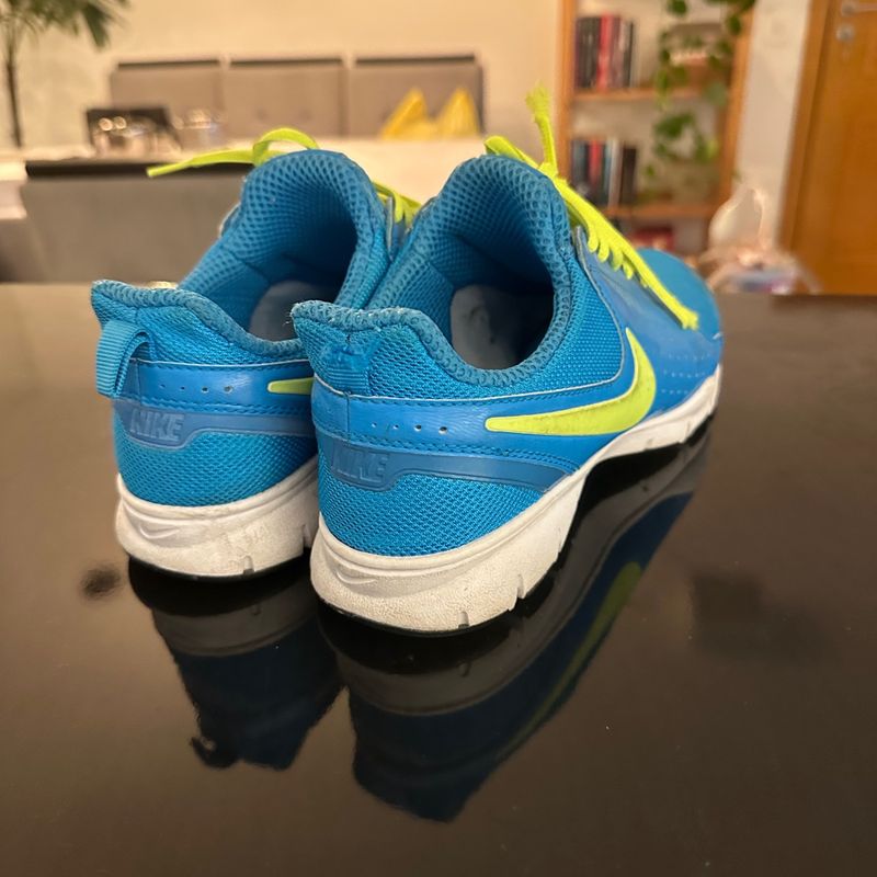 Nike blue and store neon green shoes