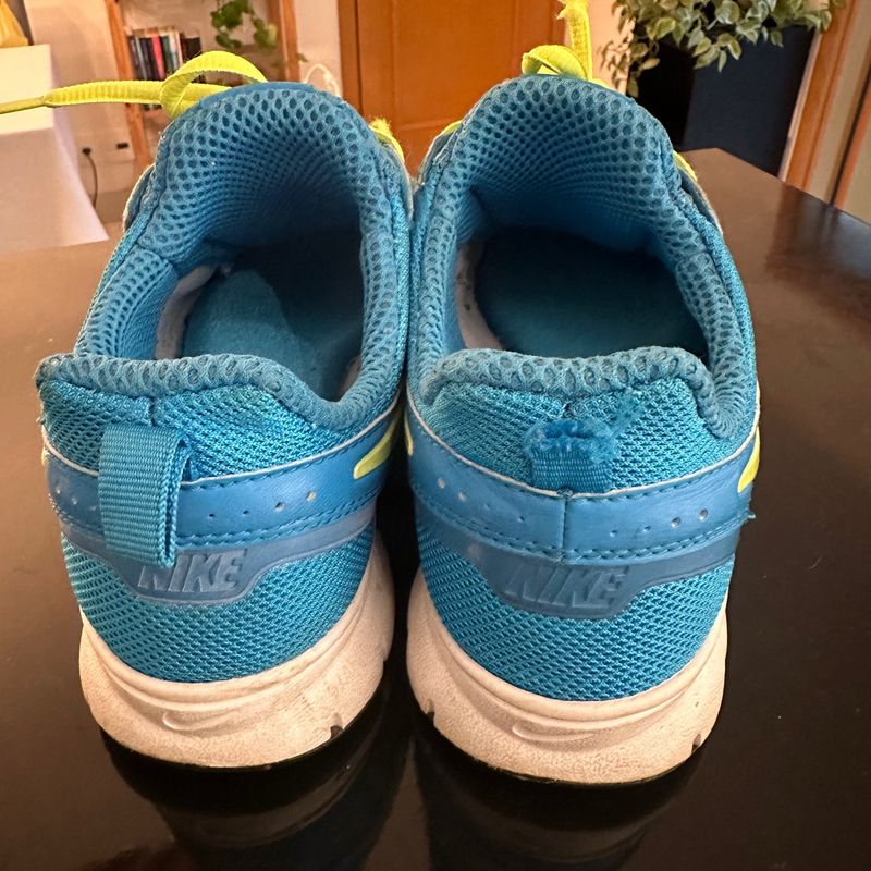 Tenis nike azul store com verde limão