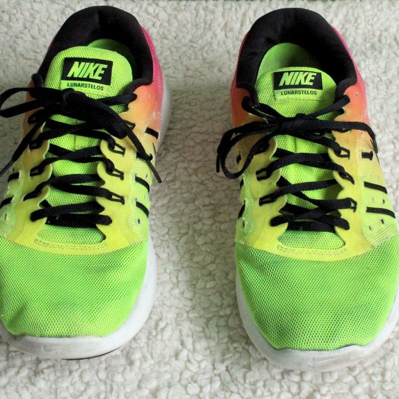 Neon yellow store nike shoes mens