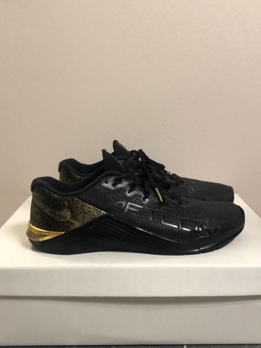 nike metcon 5 gold black