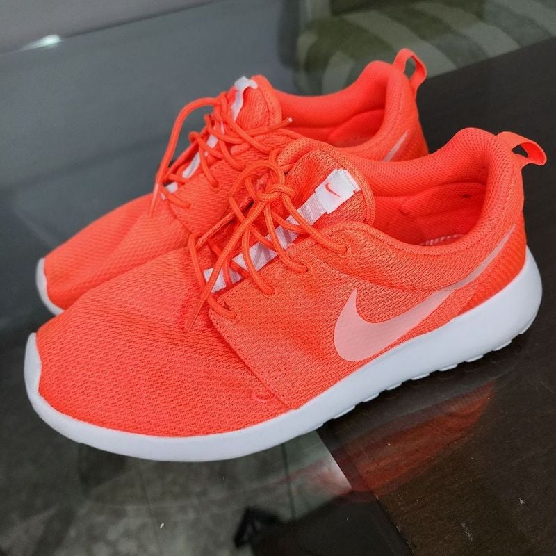 Tenis nike deals laranja neon