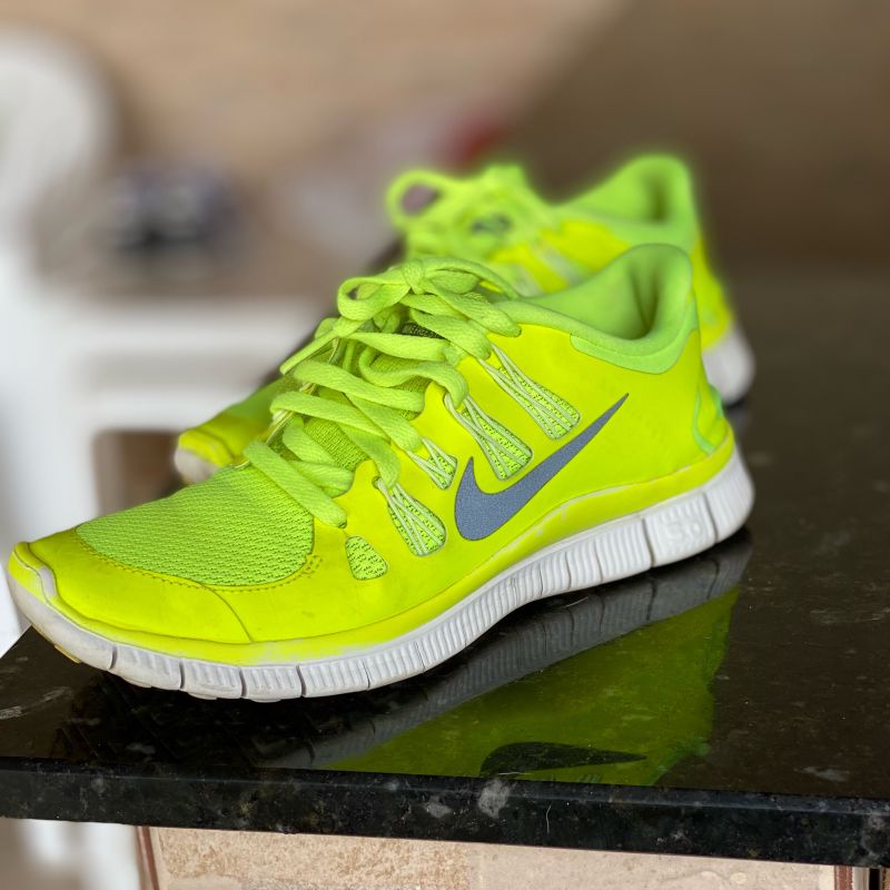 Tenis nike hot sale feminino neon