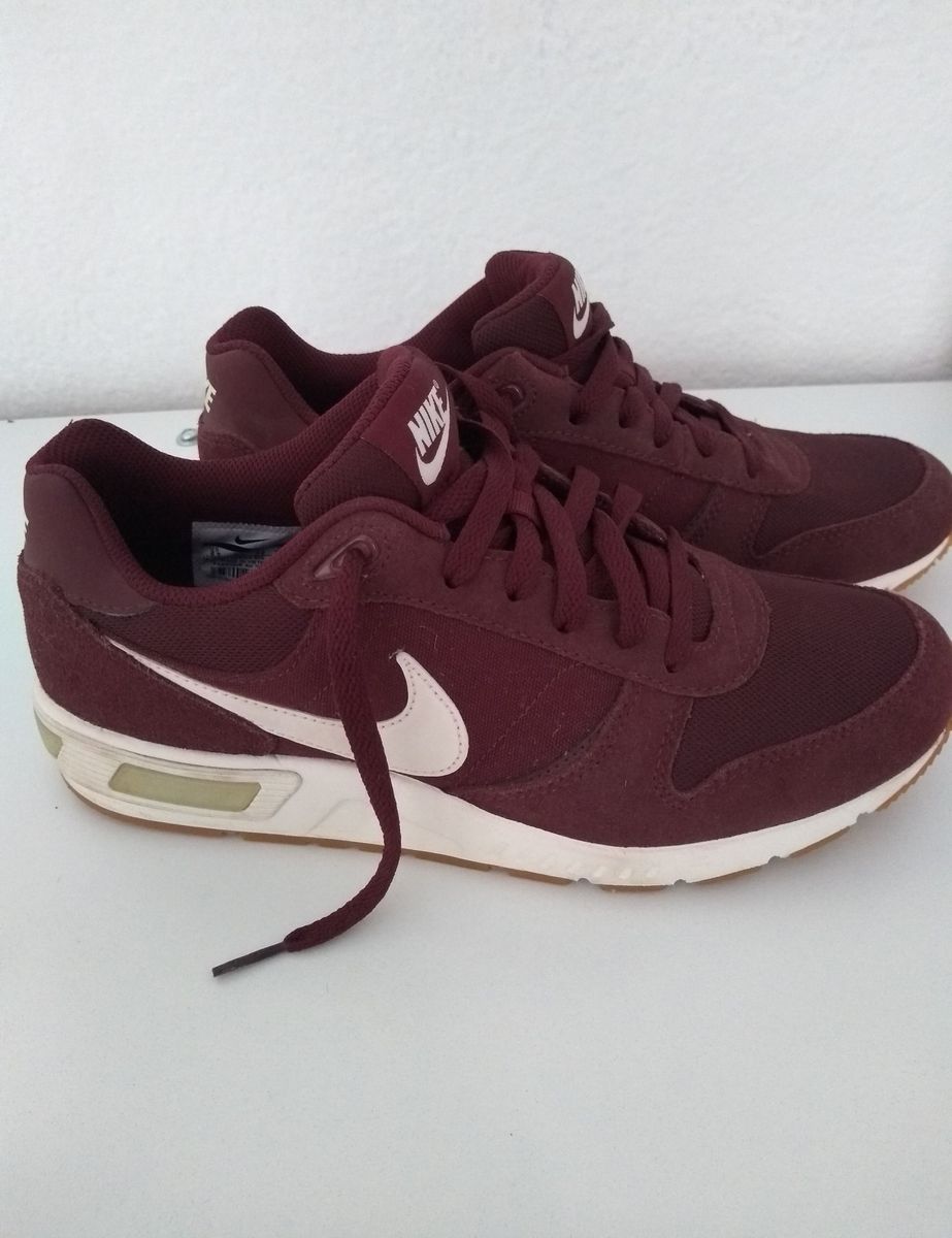 tenis da nike vinho