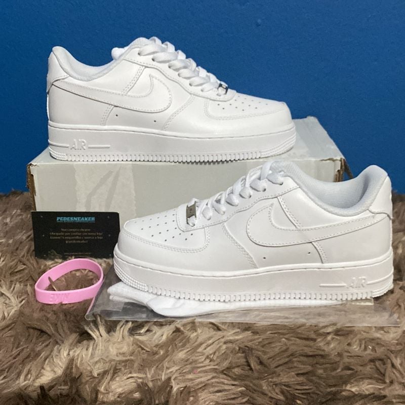 Nike store original white