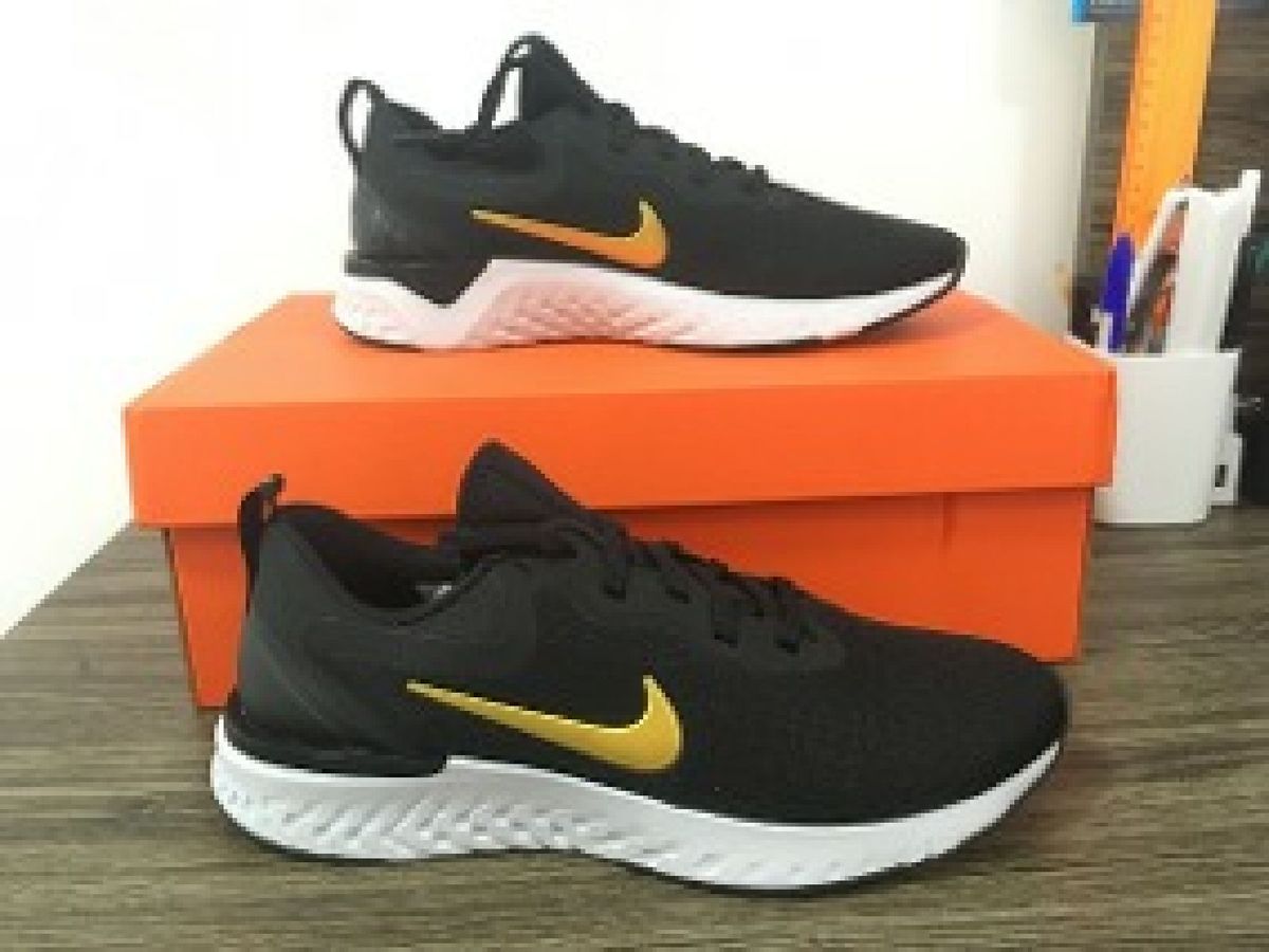 nike preto e dourado feminino