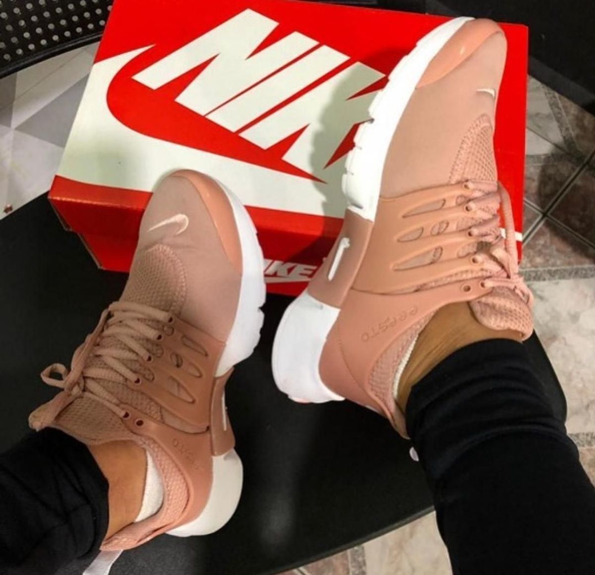tênis nike feminino nude
