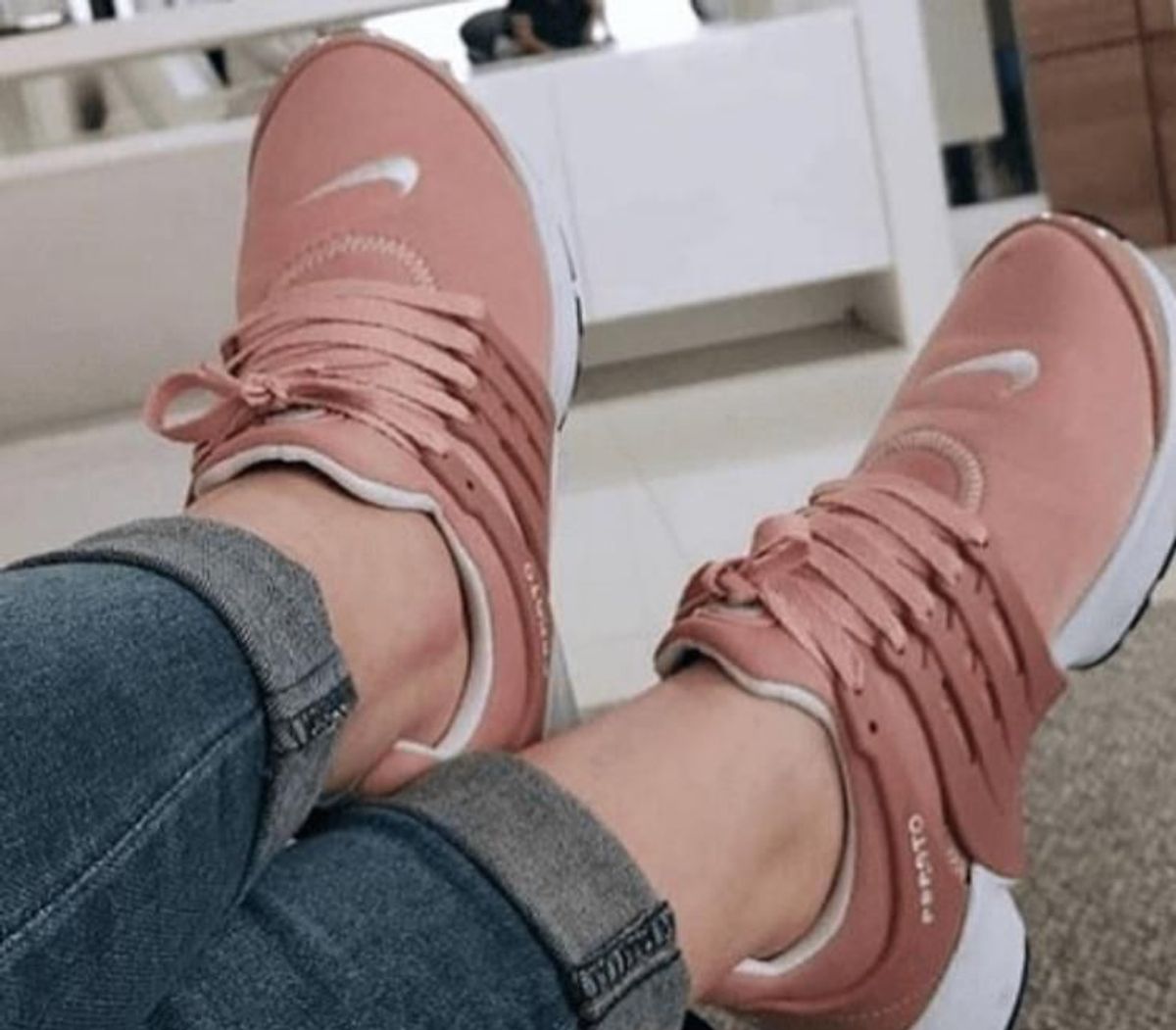 tênis nike air presto nude