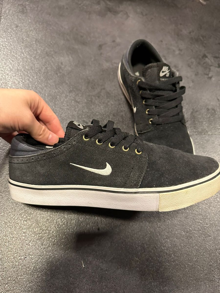 Tenis nike best sale basico preto