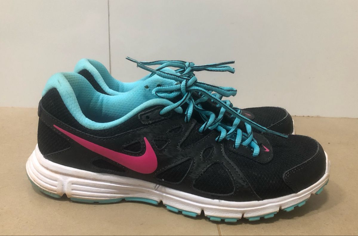 tenis nike preto com flores