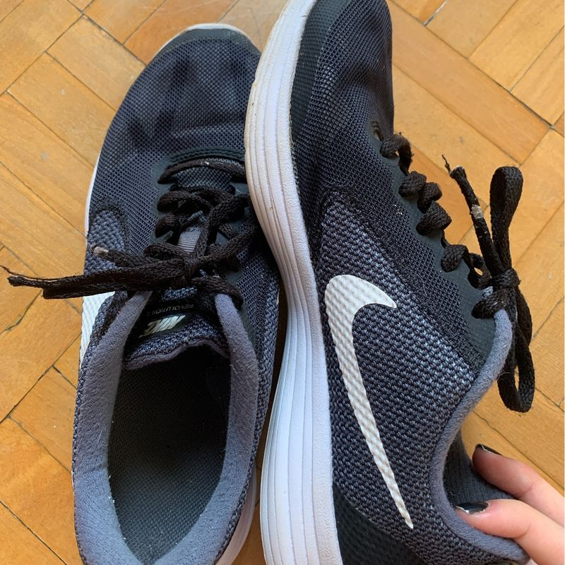 Nike revolution store 3 black