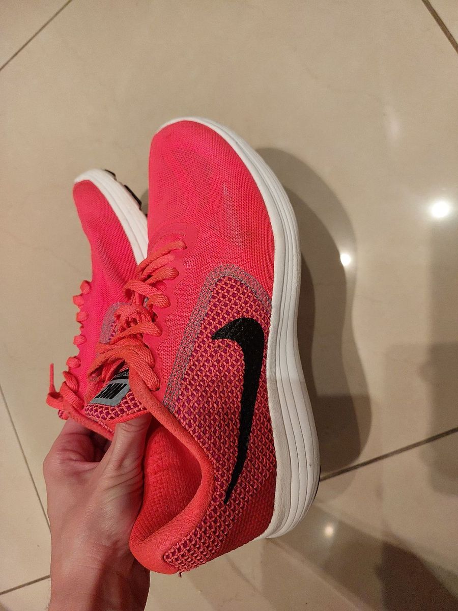 Tenis nike rosa store neon