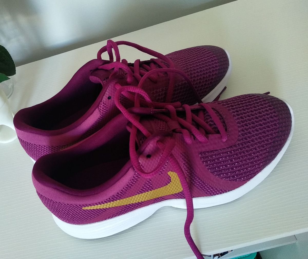 tenis nike feminino bordo