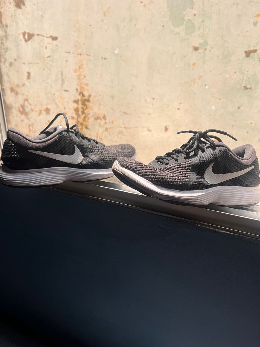 Nike revolution best sale 4 shield