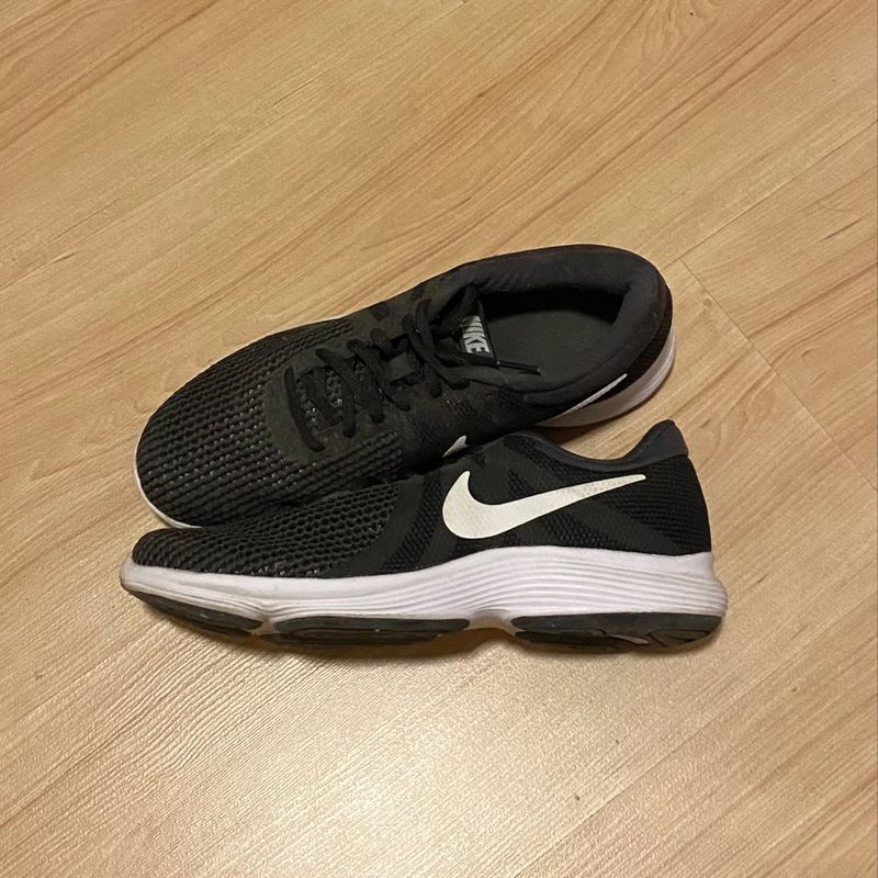 Nike revolution 4 hot sale preto e branco