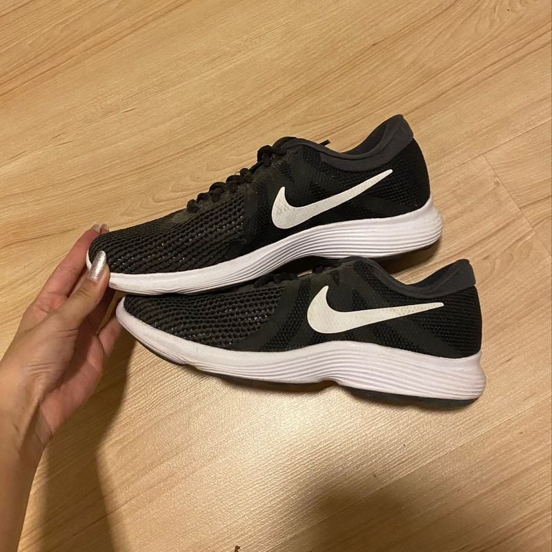 Nike revolution 4 preto sales e branco