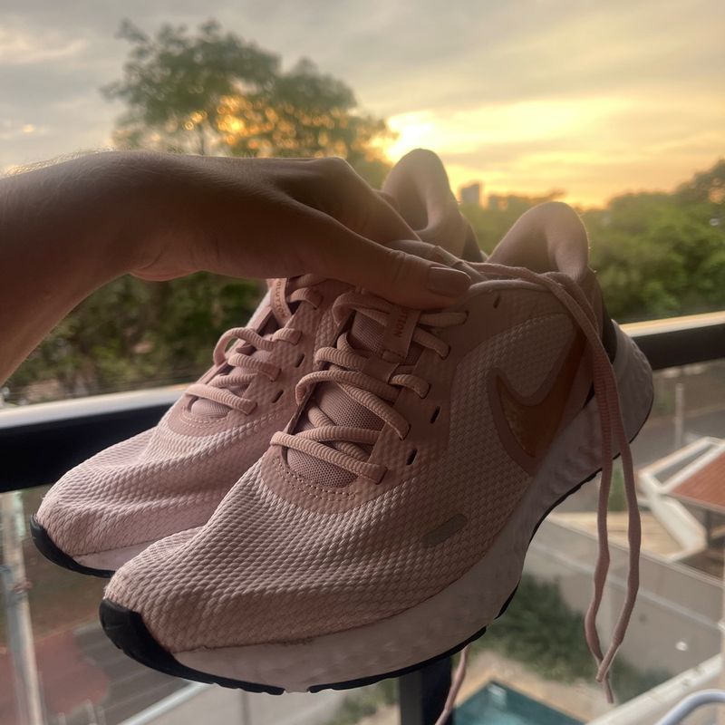 Nike Revolution Tenis Nike Com Dourado Tênis Nike Revolution