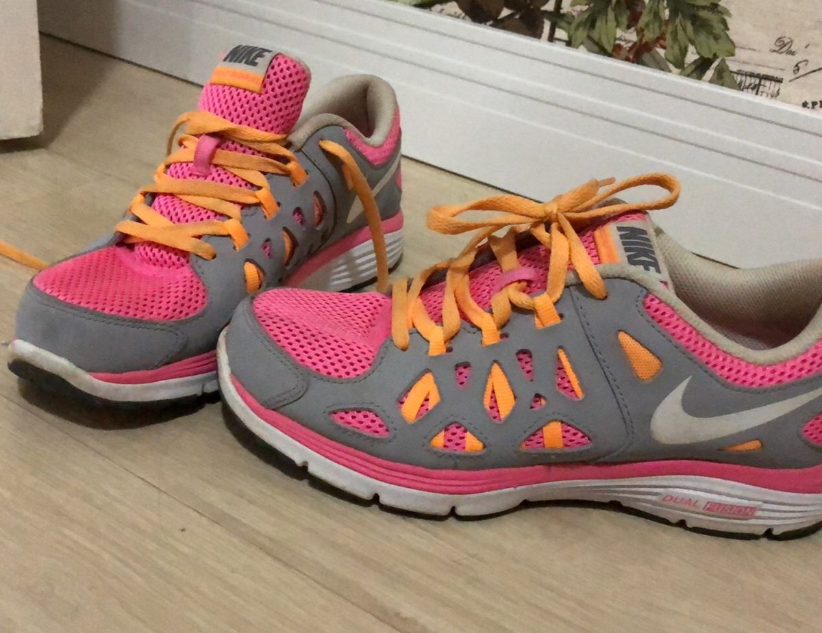 tenis nike rosa e laranja