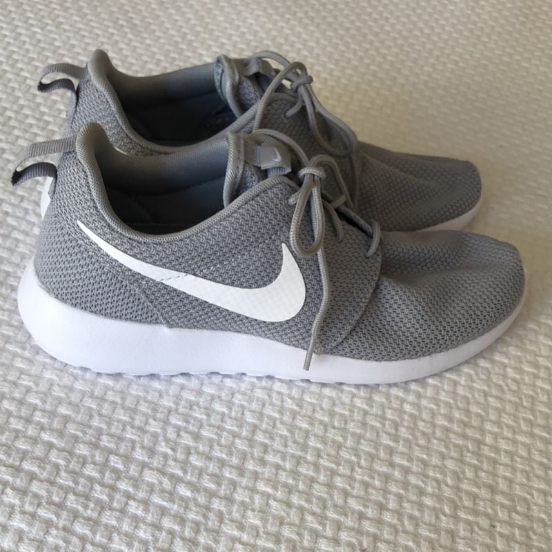 Nike roshe sales gray mens