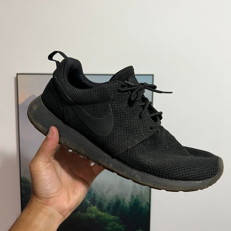 Nike roshe store triple black