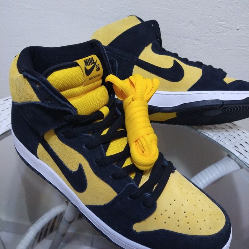 Nike sb best sale dunk high michigan