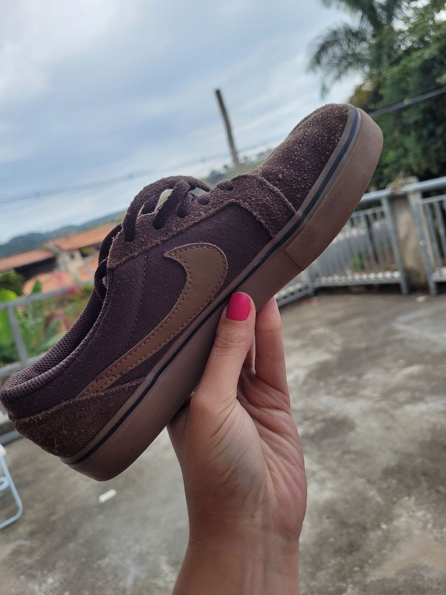 Tenis nike 2024 janoski marrom