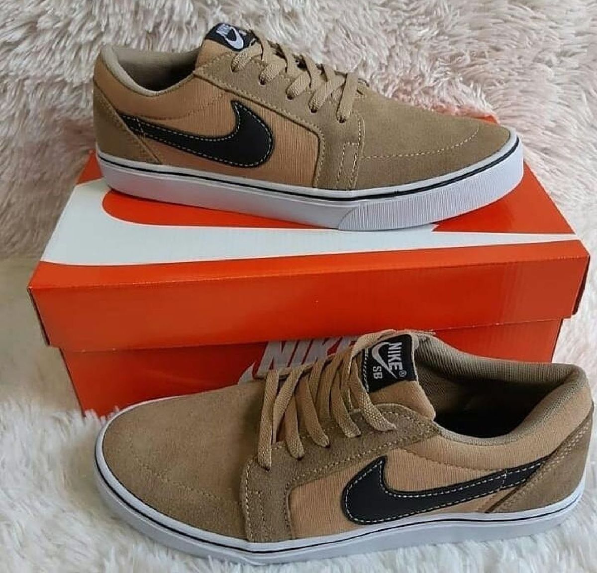 tenis da nike marrom