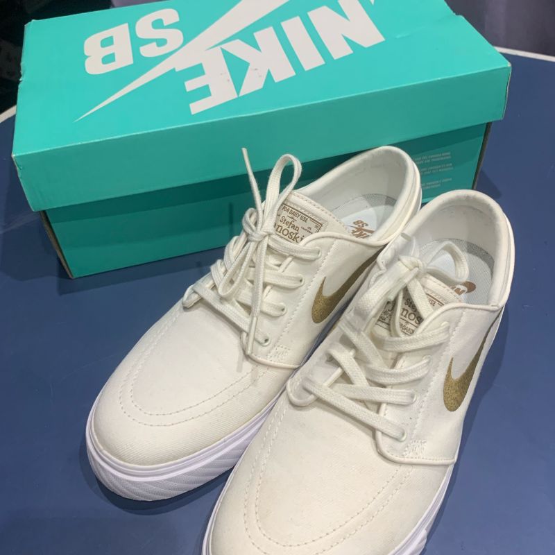 Janoski store off white