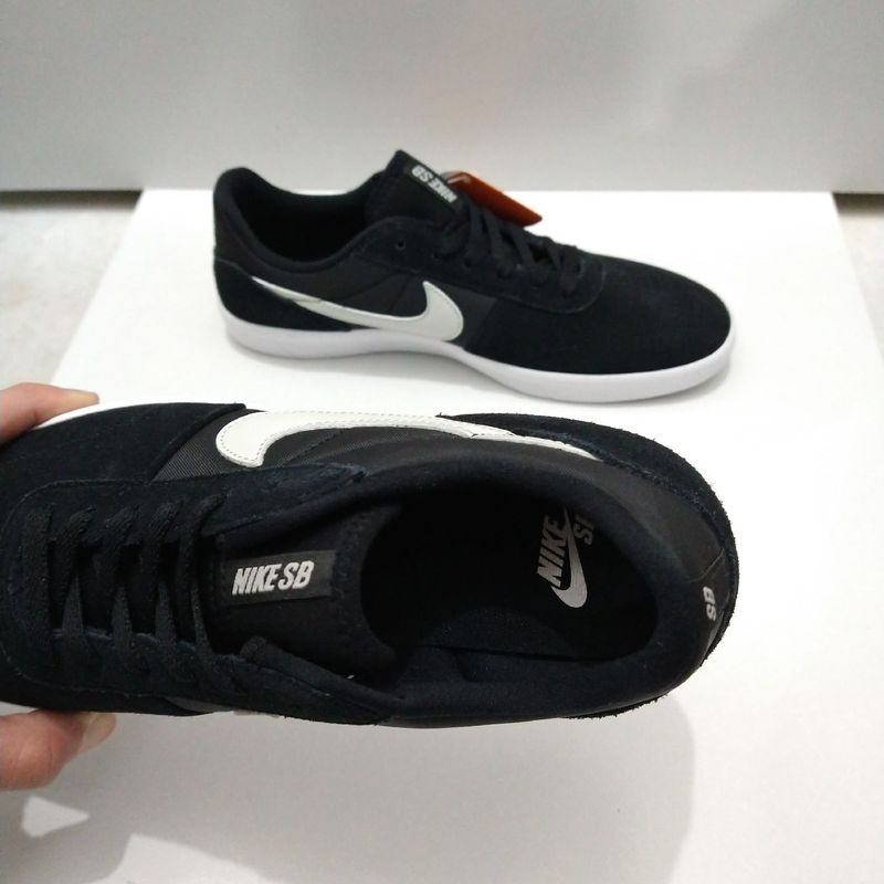 Nike sb team hot sale classic skate shoes