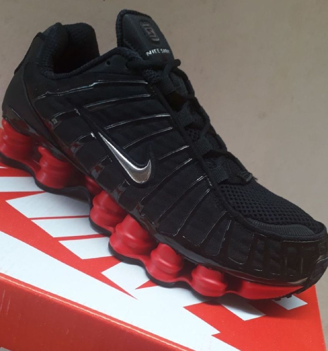nike shox preto com vermelho