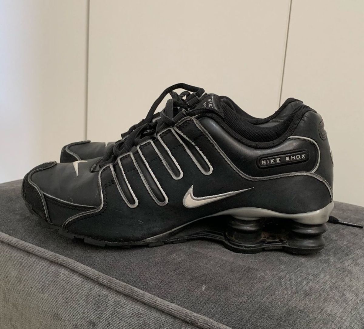 tenis nike shox de couro feminino