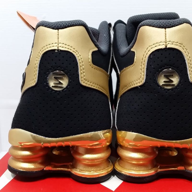 Nike shox deliver hot sale preto e dourado