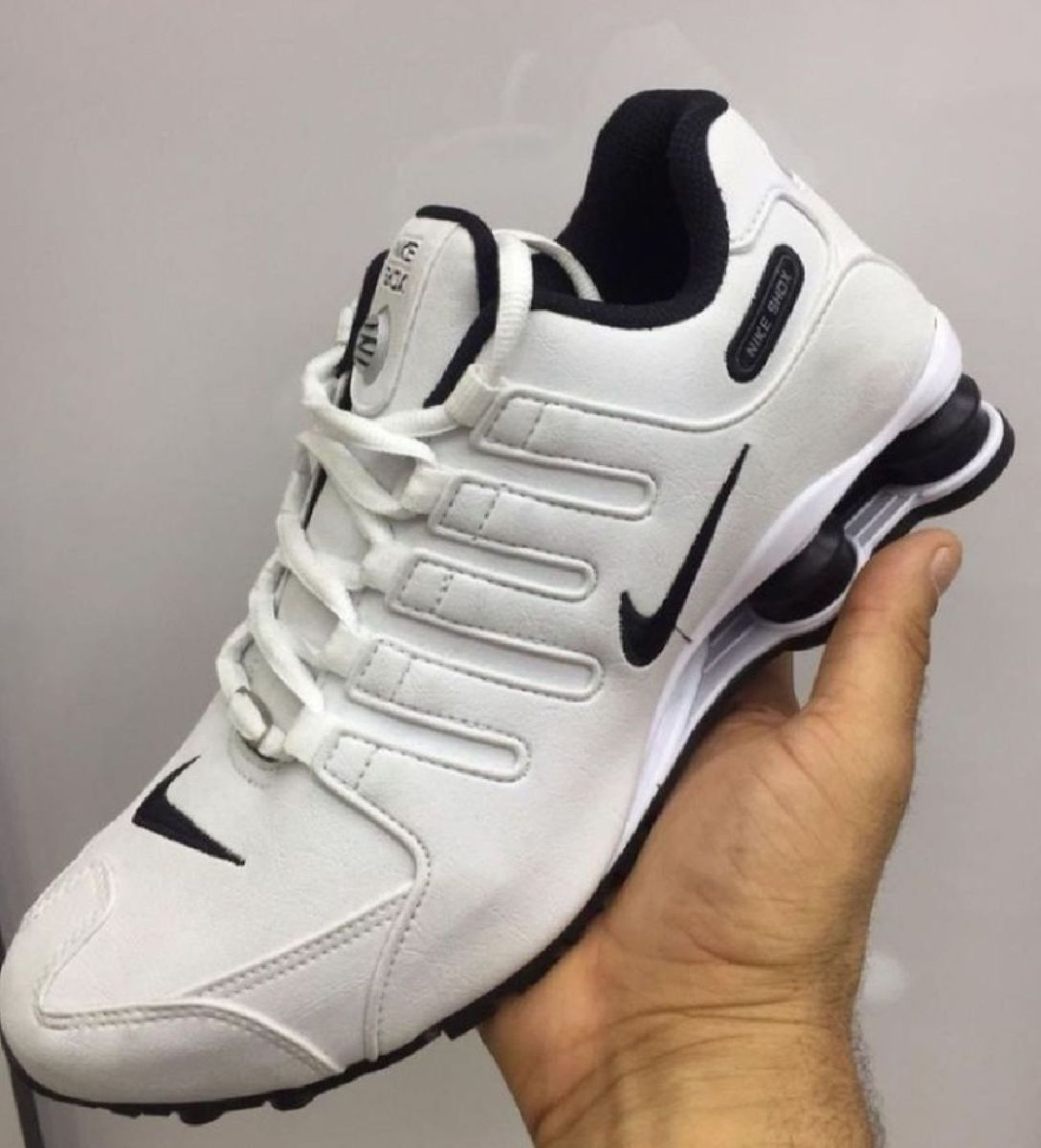 Tenis nike shox hot sale branco e preto