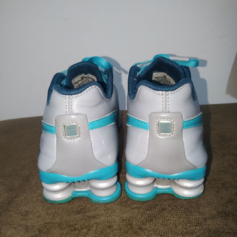 Nike shox baby blue hot sale