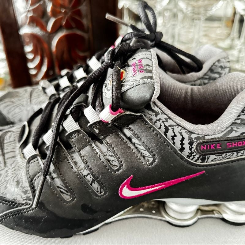 Nike shox preto e rosa hotsell