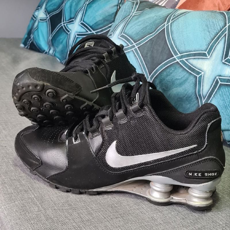 Nike shox avenue 2024 preto e cinza