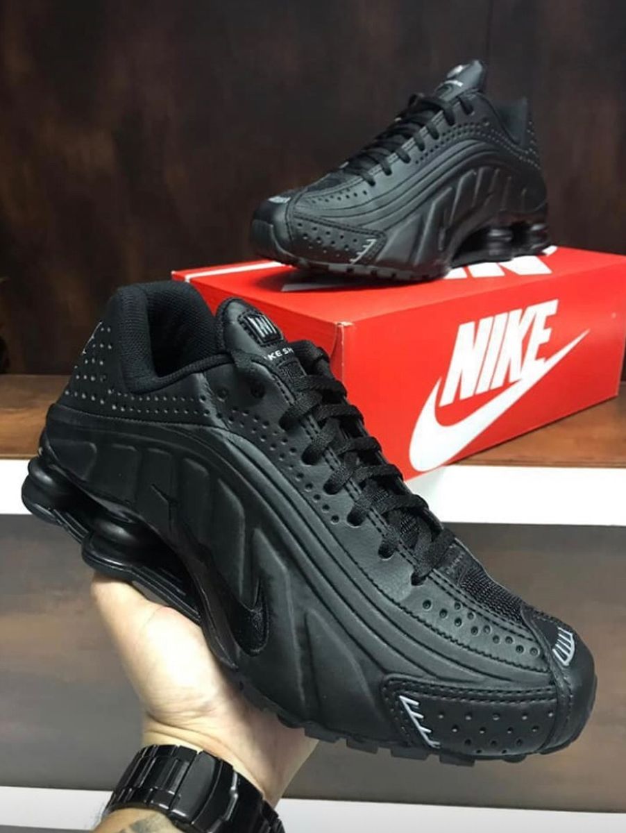 nike shox r4 all black