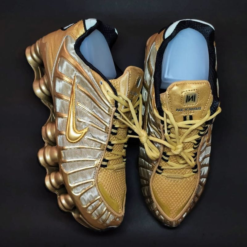 Nike shox junior store dourado