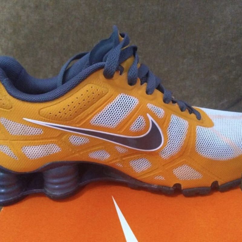 Nike shox cheap rivalry orange