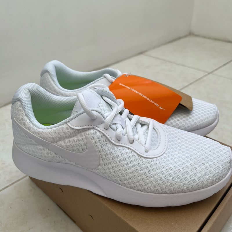 Nike tanjun hot sale branco