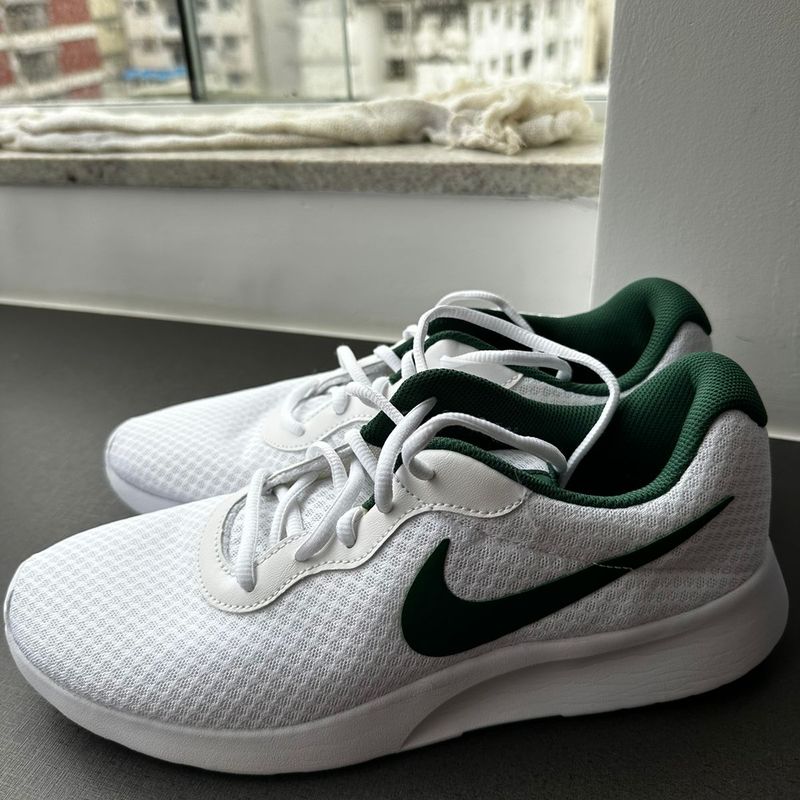 Tenis nike best sale tanjun cinza