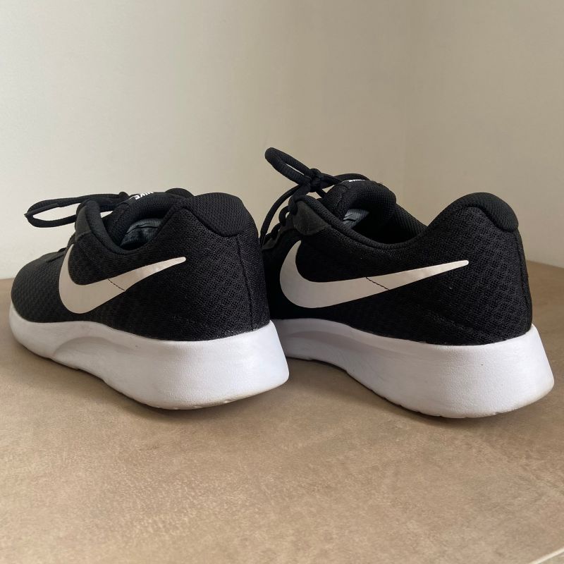 Nike tanjun preto e branco online