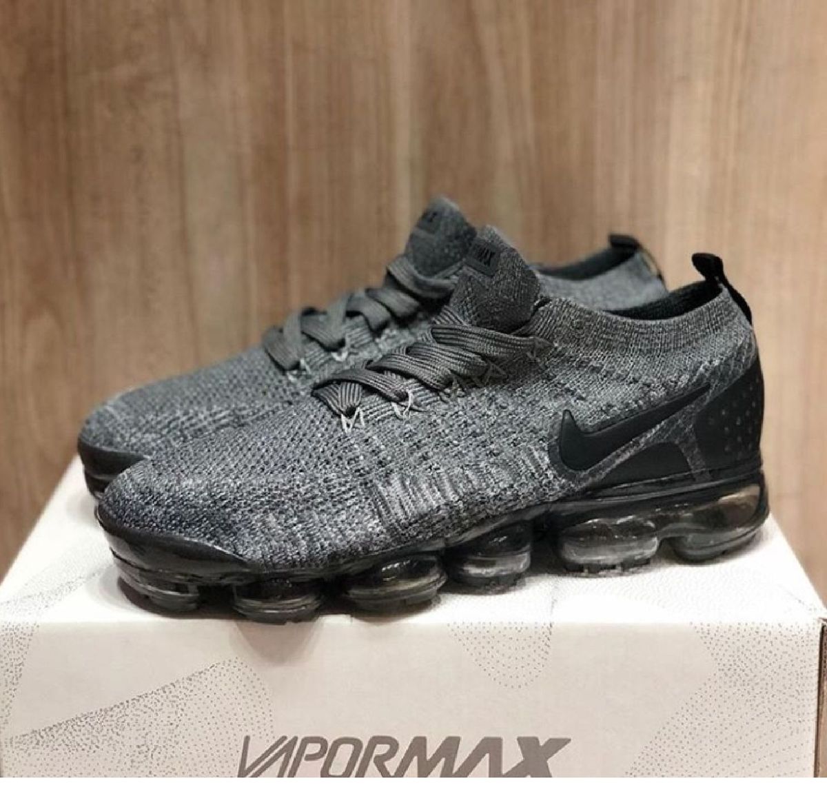 nike vapormax cinza e preto