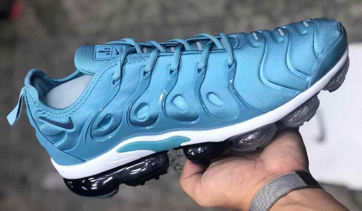 Vapormax plus 2024 azul bebe