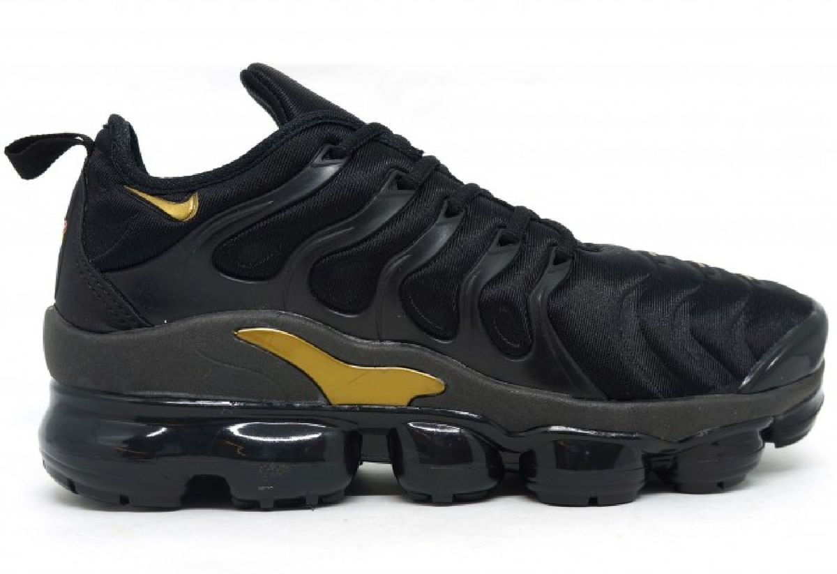 nike air max plus dourado